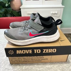 Nike Star Runner Sneaker  Boys Size 1.5